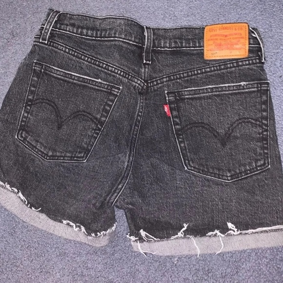 Levi’s black jean shorts size 28 - Picture 2 of 3
